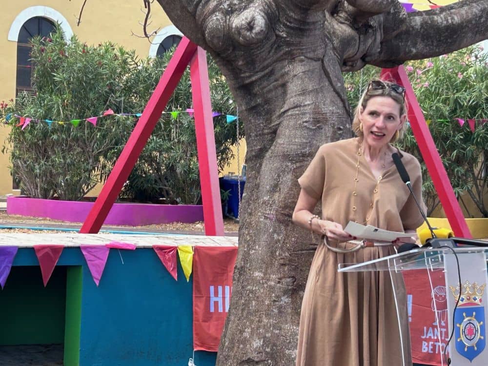 Minister of Long-Term Care, Youth and Sport, Mirjam Sterk, at the opening of the play and meeting ground Misa di Rincon