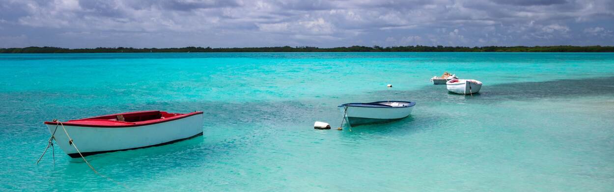 Boten in het water van Bonaire