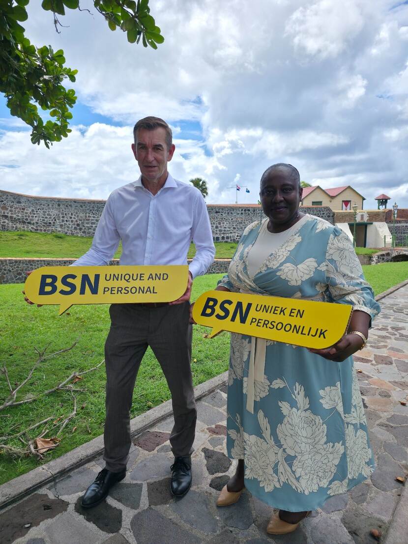 State Secretary for the Interior and Kingdom Relations and Island Governor introduce the personal Citizen Service Number (BSN) pick-up weeks.